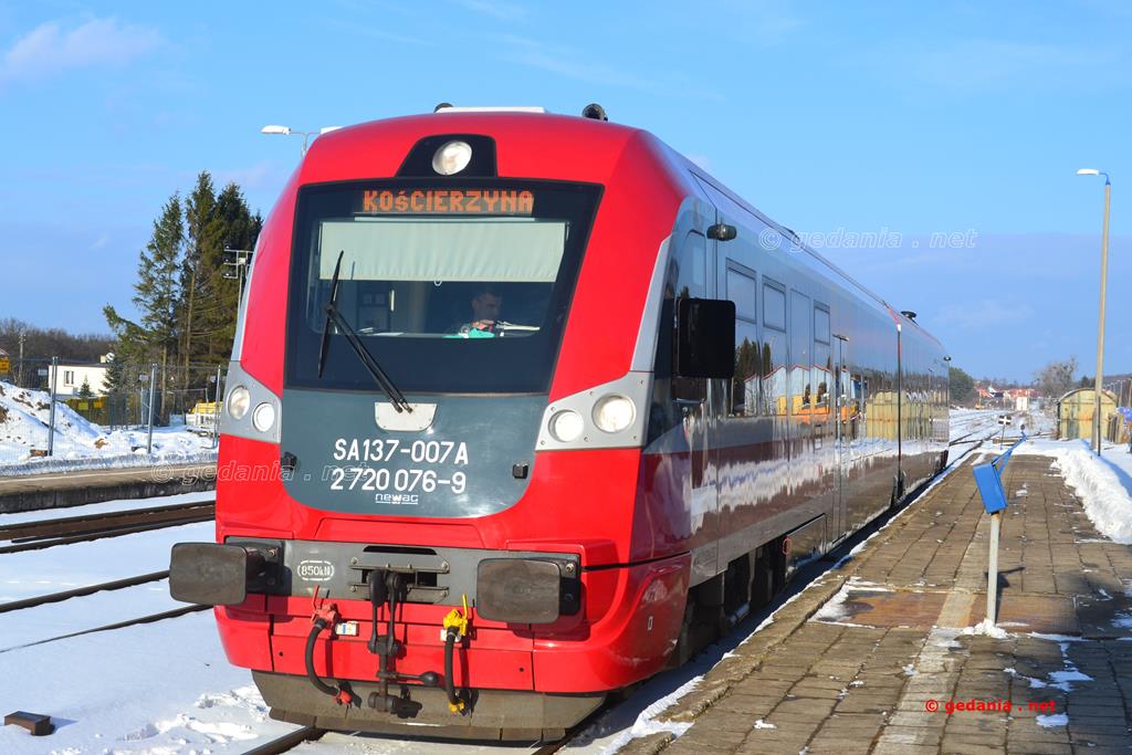 Szynobus SA137-007a na stacji Gdańsk Osowa