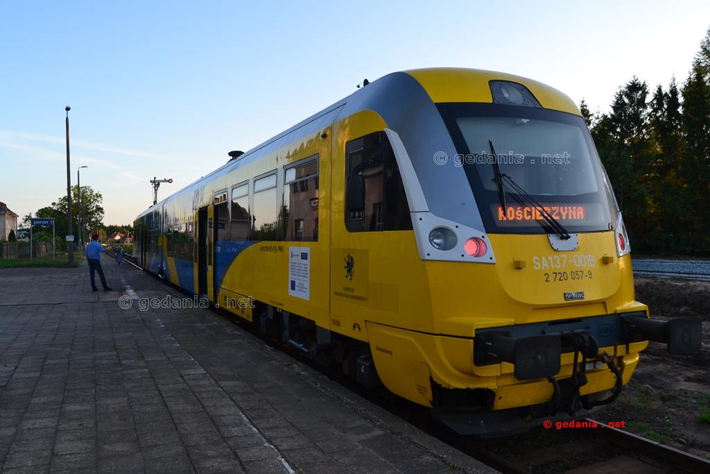Szynobus SA137-001b na stacji Gdańsk Osowa